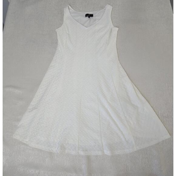 Ronni Nicole womens sleeveless textured white dress Size 12 Office Graduation - Picture 3 of 9